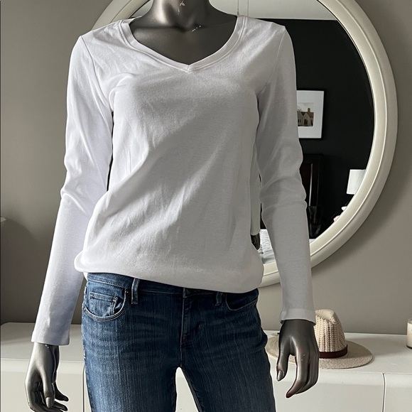 Classic White Long Sleeve V-Neck Top - Picture 2 of 2